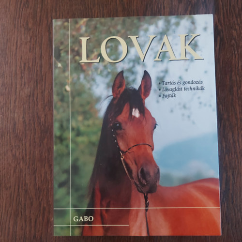 Szabadi Guszt�v, T. B�r� Katalin, Horv�th P�ter - Lovak; Tart�s �s gondoz�s - Lovagl�si technik�k - Fajt�k
