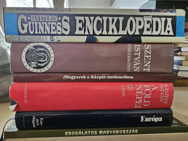 K�NYVMENT� AJ�NLAT - 6db ismeretterjeszt� album: Csod�latos Magyarorsz�g+ Eur�pa (Ezerarc� vil�gunk) + A F�ld n�pei: �zsia+ Magyarok a K�rp�t-medenc�ben+ Szent Istv�n eml�kk�nyv+ Egyetemes Guinnes enciklop�dia