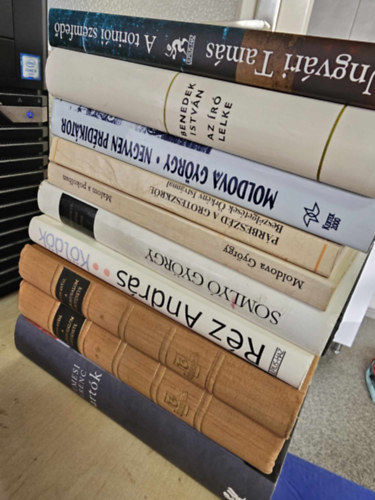 Temesi Ferenc, Szerb Antal, R�z Andr�s, Somly� Gy�rgy, Moldova Gy�rgy, �rk�ny Istv�n, Benedek Istv�n, Ungv�ri Tam�s - 9db magyar irodalmi k�tet, K�NYVMENT� AJ�NLAT: Bart�k+ A vil�girodalom t�rt�nete+ K�ld�k+ Philokt�t�sz sebe+ Malom a pokolban+ P�rbesz�d a groteszkr�l+ Negyven pr�dik�tor+ Az �r� lelke+ A torin�i szemfed�