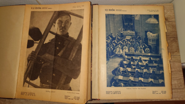 Az �j id�k c�m� foly�irat teljes 1933-as �vfolyama k�t k�tetbe k�tve.