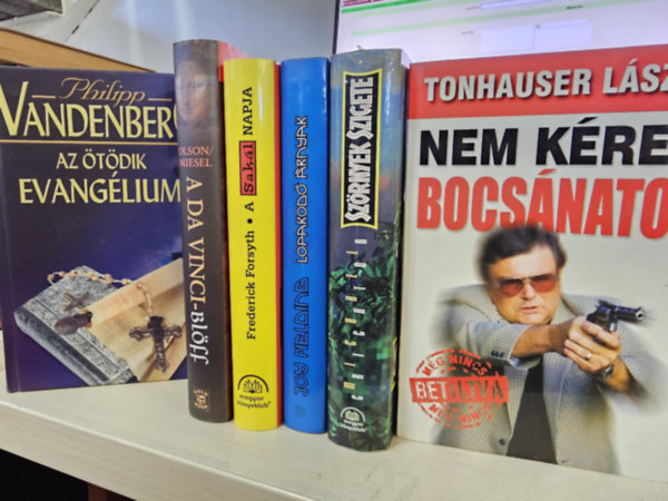 Philipp Vandenberg, Olson s Sandra Miesel, Frederick Forsyth, Joy Fielding, Michael Crichton, Tonhauser Lszl - 6db szrakoztatirodalom, KNYVMENT AJNLAT: Az tdik evanglium+ A Da Vinci-blff+ A sakl napja+ Lopakod rnyak+ Szrnyek szigete+ Nem krek bocsnatot
