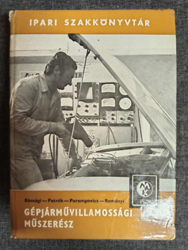 B�ns�gi Gy�rgy, Porempovics Mikl�s, Rem�nyi S�ndor, Petr�k J�nos (szerk.) - G�pj�rm�villamoss�gi m�szer�sz (G�pj�rm�-akkumul�torok / Egyen�ram� g�pj�rm�dinam� / V�ltakoz��ram� gener�torok / Fesz�lts�gszab�lyoz� / Villamos gy�jt�berendez�sek / Ind�t�motorok / Vil�g�t�berendez�sek / Biztons�g