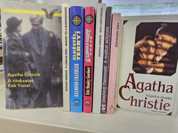 Agatha Christie, Georges Simenon, Raymond Chandler, Erle Stanley Gardner, Dashiell Hammett - 8db krimi, KÖNYVMENTŐ AJÁNLAT: A titokzatos kék vonat+ A londoni férfi- Maigret és a borkereskedő+ Elkéstél Terry+ Az elbűvölő kísértet esete+ Nyílt kártyákkal+ A máltai sólyom+ Harmadik lány+ Végtelen éjszaka