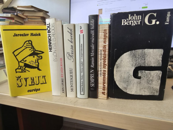 Jaroslav Hasek, Heinrich B�ll, John Updike, Montesquieu, Samuel Beckett, Jorge Sempr�n, Thornton Wilder, John Berger - 8db vil�girodalmi reg�ny, K�NYVMENT� AJ�NLAT: Svejk+ �s l�n este �s reggel+ �gy l�tja Roger+ Perzsa levelek+ Molloy-Malone meghal-A megnevezhetetlen+ Ram�n Mercader m�sodik hal�la+ A teremt�s nyolcadik napja+ G.