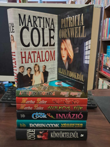 Martha Tailor, Martina Cole, Patrica Cornwell, Robin Cook - 8 db-os krimi KNYVMENT AJNLAT: Pokoli ksrlet+Vr+Gyilkos tk+Hatalom+Aljas indokbl+Knyrtelenl+Invzi+Vgzetes megolds