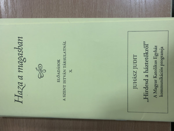 Farkas Oliv�r - Sarbak G�bor (szerk.) - Haza a magasban (El�ad�sok a Szent Istv�n T�rsulatn�l X.)