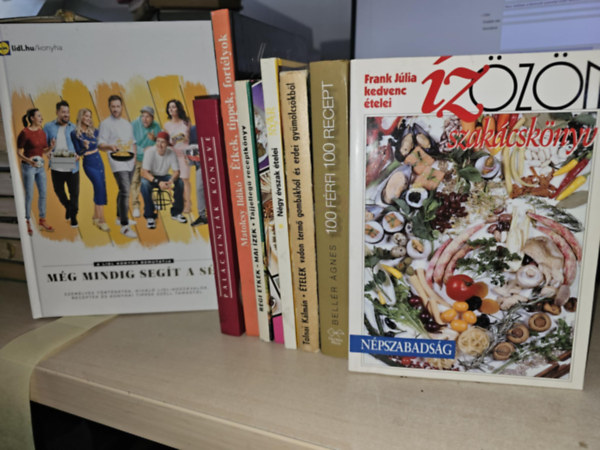 Matolcsy Ildikó, Frank Júlia, Bellér Ágnes - 9db gasztronómiai kötet, KÖNYVMENTŐ AJÁNLAT: Még mindig segít a séf+ Palacsinták könyve+ Étkek, tippek, fortélyok+ Régi étkek- Mai ízek+ Kínai főzőiskola+ Négy évszak ételei- Nyár+ Ételek vadon termő gombákból és erdei gyü