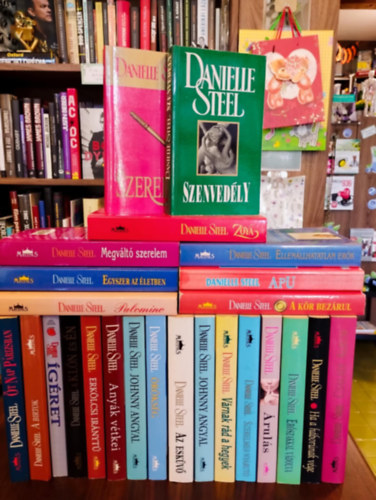 Danielle Steel - Danielle Steel knyvcsomag 25 darabos KNYVMENT AJNLAT: Szerelem, Szenvedly, Zoya, Megvlt szerelem, Egyszer az letben, Palomino, Ellenllhatatlan erk, Apu, A kr bezrul, t nap Prizsban, A birtok, gret, A kln s n, Erk