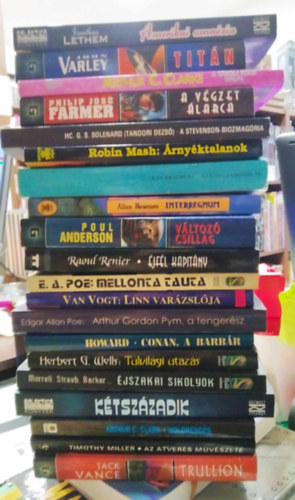 Jack Vance, Arthur C. Clarke, H. G. Wells, Edgar Allan Poe, Robin Mash - 20 db sci-fi/fantasy m: trullion+Az tvers mvszete+Holdrengs+jszakai sikolyok+Tlvilgi utazs+Conan, a barbr+Arthur Gordon Pym...+Linn varzslja+Mellonta Tauta+jfl kapitny+Vltoz csillag+Interregnum+Marsbli krnikk
