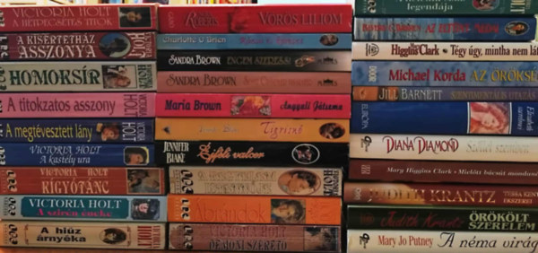 Victoria Holt, Jennifer Blake, Maria Brown, Sandra Brown, Nora Roberts, Mary Jo Putney, Judith Krantz, Mary Higgins Clark, Diana Diamond, Alexandra Ripley, Jill Barnett, Michael Korda - Romantikus knyvcsomag (30 db ktet)