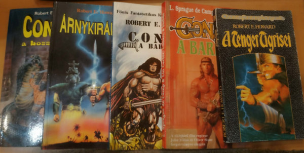 L. Sprague de Camp . Lin Carter, Robert E. Howard - 5 db Fantasy: A tenger tigrisei; Conan, a barbár (filmregény); Conan, a barbár; Árnykirályok; Conan, a bosszúálló