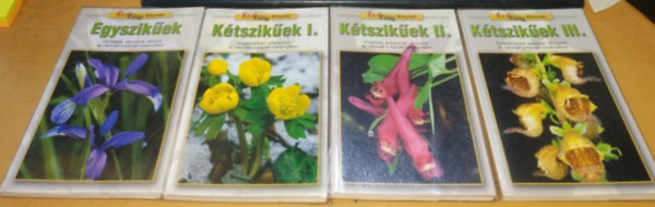 Moln�r V. Attila (szerk.), Ujhelyi P�ter (szerk.) - 4 db �l�Vil�g K�nyvt�r: Egyszik�ek + K�tszik�ek I.-III.