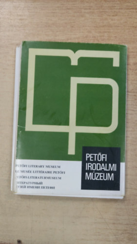 Pet�fi Irodalmi M�zeum kis k�pek a ki�ll�t�sr�l