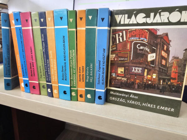 Baracs Dénes, Moldoványi Ákos, Nagy Károly, Széchenyi Zsigmond, Reinhold Messner, Jacques-Yves Cousteau-Diolé P., Tim Severin, Irwin Shaw-Ronald Searle, Baumann, Peter-Patzelt, Erwin, Gyárfás - 13db a Világjárók sorozatból, KÖNYVMENTŐ AJÁNLAT: Tanuld meg újra Kínát+ Ország, város, híres ember+ Alaszkában vadásztam+ A cél: A Mount Everest+ Vízi barátaink+ A Brendan-expedíció+ Párizs+ Emberek az esőerdőben+ Görög tüz