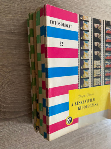 T�bb szerz� - 8 k�tet a "Fotosorozat"-b�l (Diak�sz�t�s; Olcs� g�p-j� felv�tel!; Negat�velj�r�s; Hazai fotopap�rok; Korszer� nagy�t�stechnika; A sz�nes f�nyk�pez�s �b�c�je; A keskenyfilm kidolgoz�sa; Tanul� filmez�k kisk�nyve)
