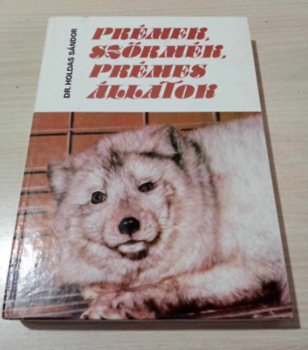 Dr. Holdas Sndor, Dr. Papp Pter (lektor), Suschka Alfrd (lektor) - Prmek, szrmk, prmes llatok - Rvid prmtrtnet / A prmes llatok testnek kltakarja / A leprmezs s a gerezna kezelse / A prmek osztlyozsa / A prmes llatok tenysztse