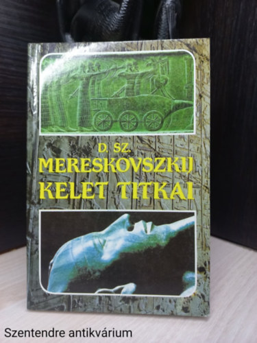 SZERZ Dimitrij Szergejevics Mereskovszkij SZERKESZT Hy Jnos FORDT Schmidt Jzsef - Kelet titkai Egyiptom - Ozirisz	 Menekls Egyiptomba, A Fld mennyei ujjongsa, Babilon - Tammz	 A blcsek imdsa,  A megsebzett nstny oroszln - A vzzn, Gilgames s az let fja, Tammz: a Feltmadott rn
