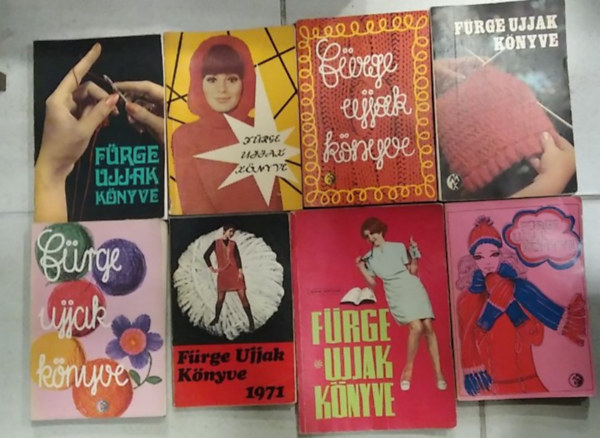 8 db F�rge Ujjak K�nyve - 1967, 1968, 1969, 1971, 1972, 1973, 1974, 1975 �vsz�mok