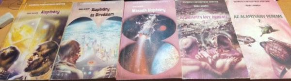 Isaac Asimov - 4 db. Alap�tv�ny m�, 5 k�tetben (Alap�tv�ny + M�sodik Alap�tv�ny + Alap�tv�ny �s Birodalom + Az Alap�tv�ny pereme 1-2.)