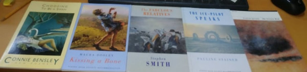 Connie Bensley, Pauline Stainer, Maura Dooley, Justin Quinn, Stephen Smith - 5 db angol nyelv verses ktet: Choosing to be a Swan; Kissing a Bone; The Fabulous Relatives; The Ice-Pilot Speaks; The 'O'o'a'a' Bird