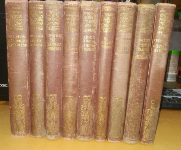 Kepe Viktor, Italo Balbo, Leidenfrost Gyula, Alberto M. de Agostini, Bnhidi Antal, F. W. Up De Graff, Sten Bergman, Sven Hedin - Ma Csung-Jin meneklse; A viharok hazjban; Az Amazonasz serdeiben; A gerle 13 tja; Tz esztend a Tzfldn; Keser tenger; Replrajokkal az cenon t; A szigetek gyngye; Felfedezk lexikona (9 ktet)