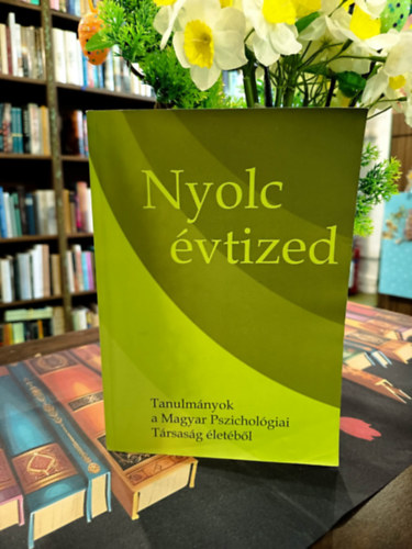 Gyöngyössiné Kiss Enikő - Nyolc évtized. Válogatott tanulmányok a Magyar Pszichológiai Társaság életéből.