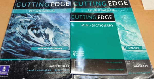 Deborah Tempest, Peter Moor, Jane Comyns Carr - Cutting Edge Pre-Intermediate Students' Book + Workbook with Key + Mini-Dictionary (3 k�tet)