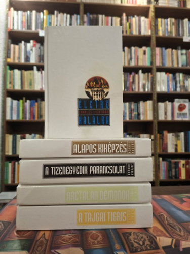 Charles Lichtman, Joseph Finder, Jeffry Archer, John Connolly, Robin White - 5 db k�tet a Vil�gsikerek sorozatb�l, K�NYVMENT� AJ�NLAT: �letre-hal�lra, Alapos kik�pz�s, A tizenegyedik paracsolat, Arctalan d�monok, A tajgai tigris