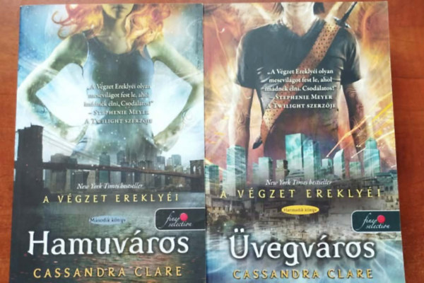 Cassandra Clare - 2db k�nyv a V�gzet erekly�i sorozatb�l: �vegv�ros + Hamuv�ros