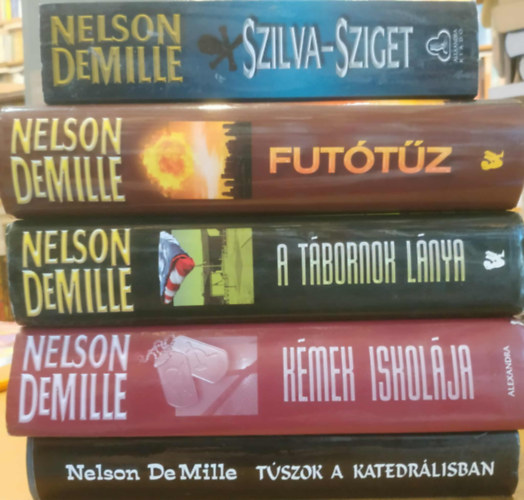 Nelson DeMille - 5 db Nelson DeMille: Túszok a katedrálisban + Kémek iskolája + Szilva-sziget + Futótűz + A tábornok lánya