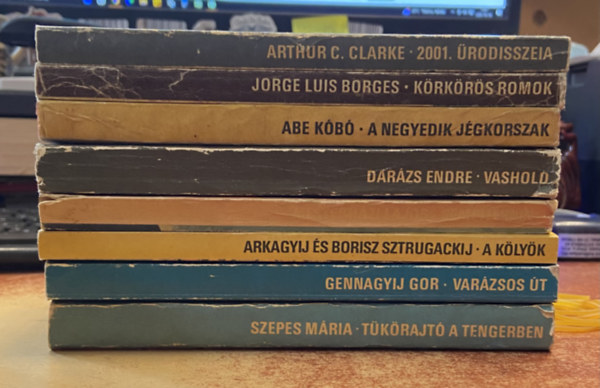 Arthur C. Clarke, Jorge Luis Borges, Darvas Endre, Gennagyij Gor - 8db kozmosz fantasztikus könyv