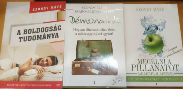 Szondy M�t�, Szab�-Bartha Anett - 3 db szem�lyis�gpszichol�gia: A boldogs�g tudom�nya + D�monaink (Hogyan �lhet�nk teljes �letet a neh�zs�geinkkel egy�tt?) + Meg�lni a pillanatot