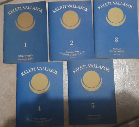 Hoppl Mihly, Gal Ern, Raj Tams, Fodor Gyrgy, Komorczy Gza - 5 db keleti vallsok (1-5.) fzet: 1. Egyiptomi, 2. Az kori Mezopotmia, 3. Zsid valls, 4. Keleti keresztnysg, 5. Smnizmus