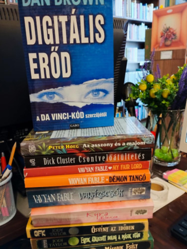 Dan Brown, Peter Hoeg, Dick Cluster, Vavyan Fable, Jodi Taylor - Szrakoztat irodalom knyvcsomag 10 db-os: Digitlis erd, Az asszony s a majom, Csontveltltets, My fair lord, Dmon tang, Varzscsk, Kyra Eleison,svny az idben, Egyik tkozott dolog a msik utn, Msodik esly