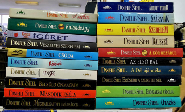 Danielle Steel - 20db Steel kötet, KÖNYVMENTŐ AJÁNLAT: A szellem+ Kalandvágy+ Ígéret+ Veszélyes szerelem+ Csoda+ Nővérek+ Fenség+ Becsüld önmagad+ Második esély+ Meghallgatott imádságok+ Áldott teher+ Szárnyak+ Szerelem+ Baleset+ A kör bezárul+ A
