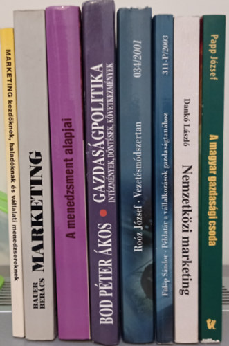 8 db zleti knyv:Papp:A magyar gazdasgi csoda+Dank:Nemzetkzi marketing+Flp:Pldatr a vllalkozsok gazdasgtanhoz+Roz:Vezetsmdszertan+Bod:Gazdasgpolitika intzmnyek,dntsek,kvetk.+Roz:A menedzsment alapjai+Bauer