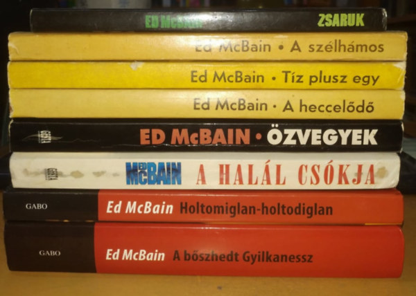 Ed McBain - 8 db Ed McBain: Zsaruk + A szlhmos + Tz plusz egy + A hecceld + zvegyek + A hall cskja + Holtomiglan-holtodiglan + A bszhedt Gyilkanessz