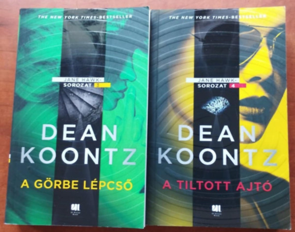 Dead Koontz - Jane Hawk-sorozat 3-4: A görbe lépcső + A tiltott ajtó