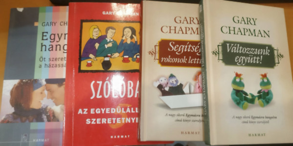 Gary Chapman - 4 db Gary Chapman: Egym�sra hangolva (�t szeretetnyelv a h�zass�gban) + Seg�ts�g, rokonok lett�nk! + Sz�l�ban (Az egyed�l�ll�k �t szeretetnyelve) + V�ltozzunk egy�tt!