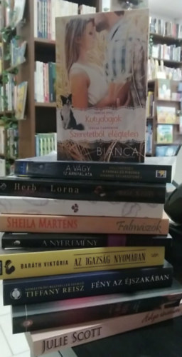 Julie Scott, Lisa Renee Jones, Tiffany Reisz, Bar�th Vikt�ria, Naomie Hay, Sheila Martens, V�rkonyi Zsolt, Eric Kraft - 10 db-os K�NYVMENT� AJ�NLAT, romantika: Helga t�rt�nete+ Ha �n lenn�k te+ F�ny az �jszak�ban+ Az igazs�g nyom�ban+ A nyerem�ny+ Falm�sz�k+ H�rmas befut�+ Herb �s Lorna+ A v�gy 12 �rnyalata (Kulcsk�rd�s/A farkas �s Piroska/Vihar