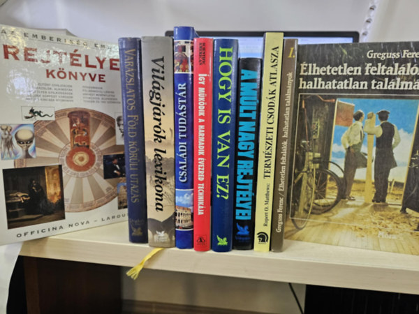 Reader's Digest Kiad Kft., Rupert O. Matthews, Greguss Ferenc, stb. - 10db album, KNYVMENT AJNLAT: Rejtlyek knyve+ Varzslatos Fld krli utazs+ Vilgjrk lexikona+ Csaldi tudstr+ gy mkdik a harmadik vezred technikja+ Hogy is van ez?+ A mlt nagy rejtlyei+ Termszeti csodk atl