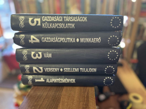 5 db Az EURÓPAI KÖZÖSSÉGEK JOGSZABÁLYAINAK GYŰJTEMÉNYE