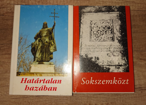 2 k�tet az Erd�ly k�vei c�m� sorozatb�l: Hat�rtalan haz�ban, Sokszemk�zt