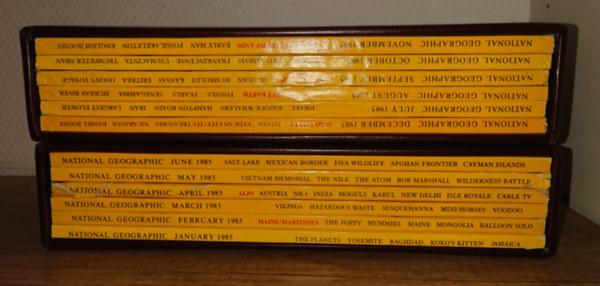 A National Geographic angol kiadásának teljes 1985-ös évfolyama - 12 lapszám 2 műbőrtokban