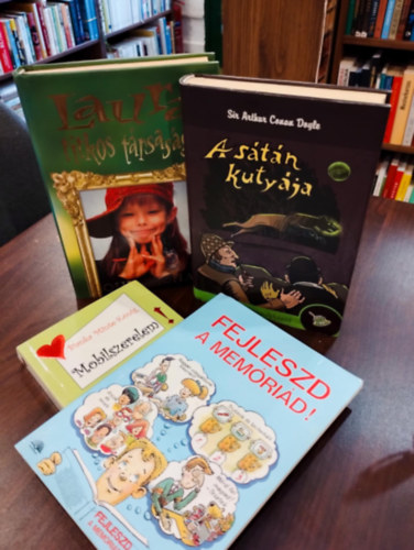 Louis Sachar, Arthur Conan Doyle, Bianka Minte-König, S. Reid - Ifjúsági könyvcsomag 4 darabos KÖNYVMENTŐ AJÁNLAT: Laura titkos társasága, A sátán kutyája, Mobilszerelem, Fejleszd a memóriád!