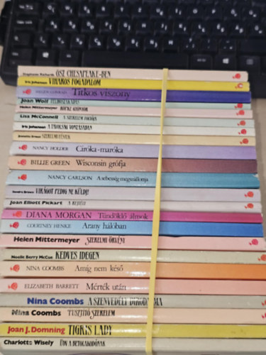 Stephanie Richards, Iris Johansen, Joan Wolf, Helen Mittermeyer, Lisa McConnell, Jeanette Ernest, Nancy Holder, Billie Green, Nancy Carlson, Sandra Brown, Joan Elliott Pickart, Diana Morgan, Courtney - 23db a Vörös Rózsa sorozatból, KÖNYVMENTŐ AJÁNLAT: Ősz Chesapeake-ben+ Viharos fogadalom+ Titkos viszony+ Felhőszakadás+ Röpke gyönyör+ A szerelem folyója+ A távolság vonzásában+ Szerelmi fészek+ Ciróka-maróka+ Wisconsin grófja+