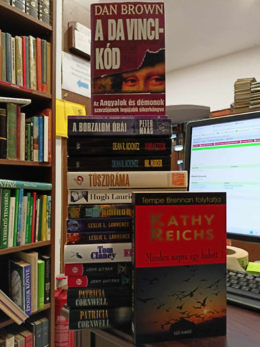 Dan Brown, Kathy Reichs, Dean R. Koontz - KNYVMENT AJNLAT, 15 db. krimik.  Maigret valolmsa+A borzalom ri+Virrasztk+Mr. Murder+A Da Vinci-kd+Minden napra egy halott+Tszdrma+A balek