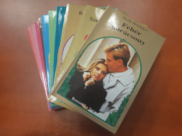 13 db Romantika Sorozat k�nyv: Hal�l �s szerelem, �tzokogott n�sz�jszak�k, Megval�sult �lmok, T�l az �ce�non, A m�lt k�d�n �t, Csak egy f�lre�rt�s?, Titokzatos f�rfiak, V�gre szerelem, Vak szerelem, Egyetlen �jszaka, Beleszerett