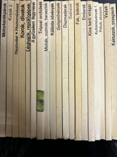 B�v�r zsebk�nyvek (19 darab)