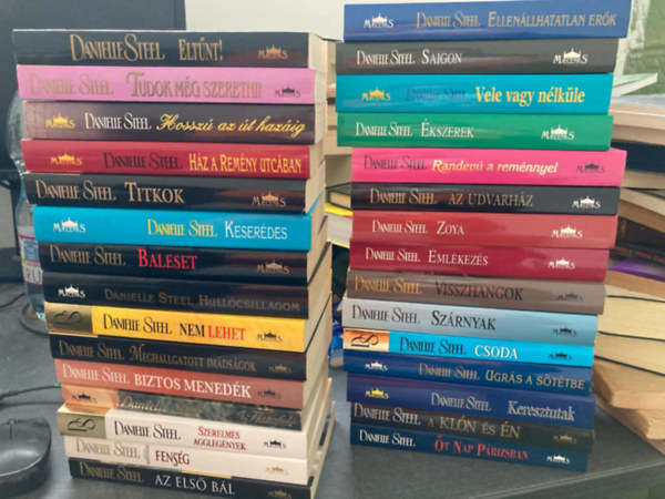 Danielle Steel - 30 db Danielle Steel kötet